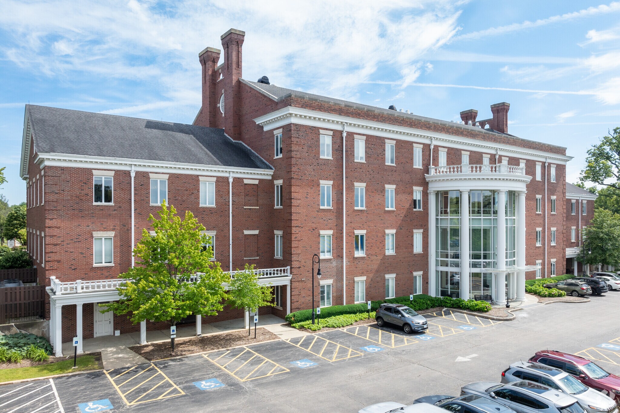 12 Salt Creek Ln, Hinsdale, IL à louer Photo principale– Image 1 sur 11