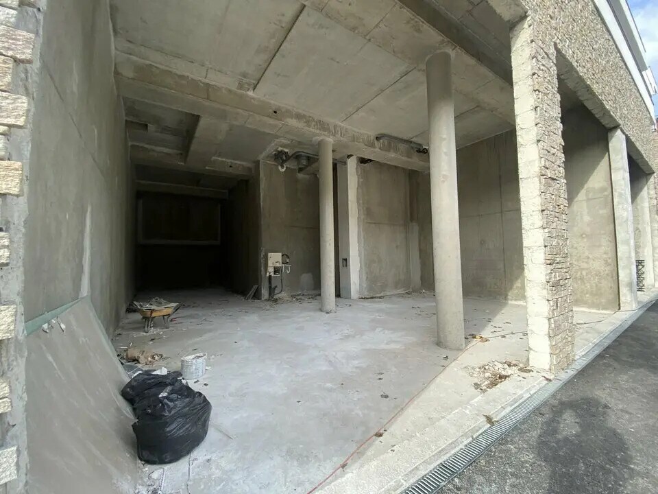 Local commercial dans Savigny-le-Temple à louer Photo de la construction– Image 1 sur 13