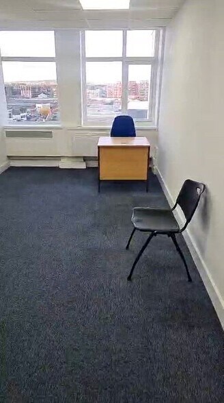 North Circular Rd, Londres à louer - Vidéo sur l’annonce professionnelle – Image 2 sur 296