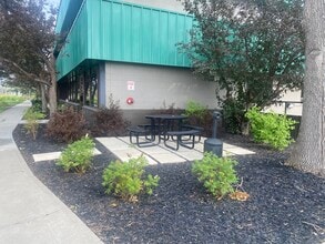16815 117 Ave NW, Edmonton, AB à louer Photo de l’immeuble– Image 2 sur 16
