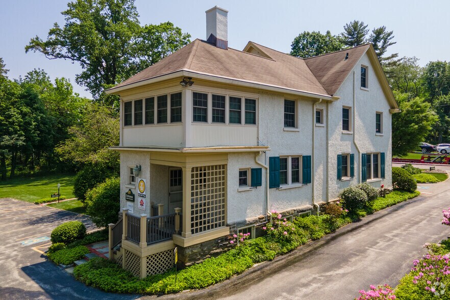 531 E Lancaster Ave, Wayne, PA à louer - Photo de l’immeuble – Image 3 sur 13