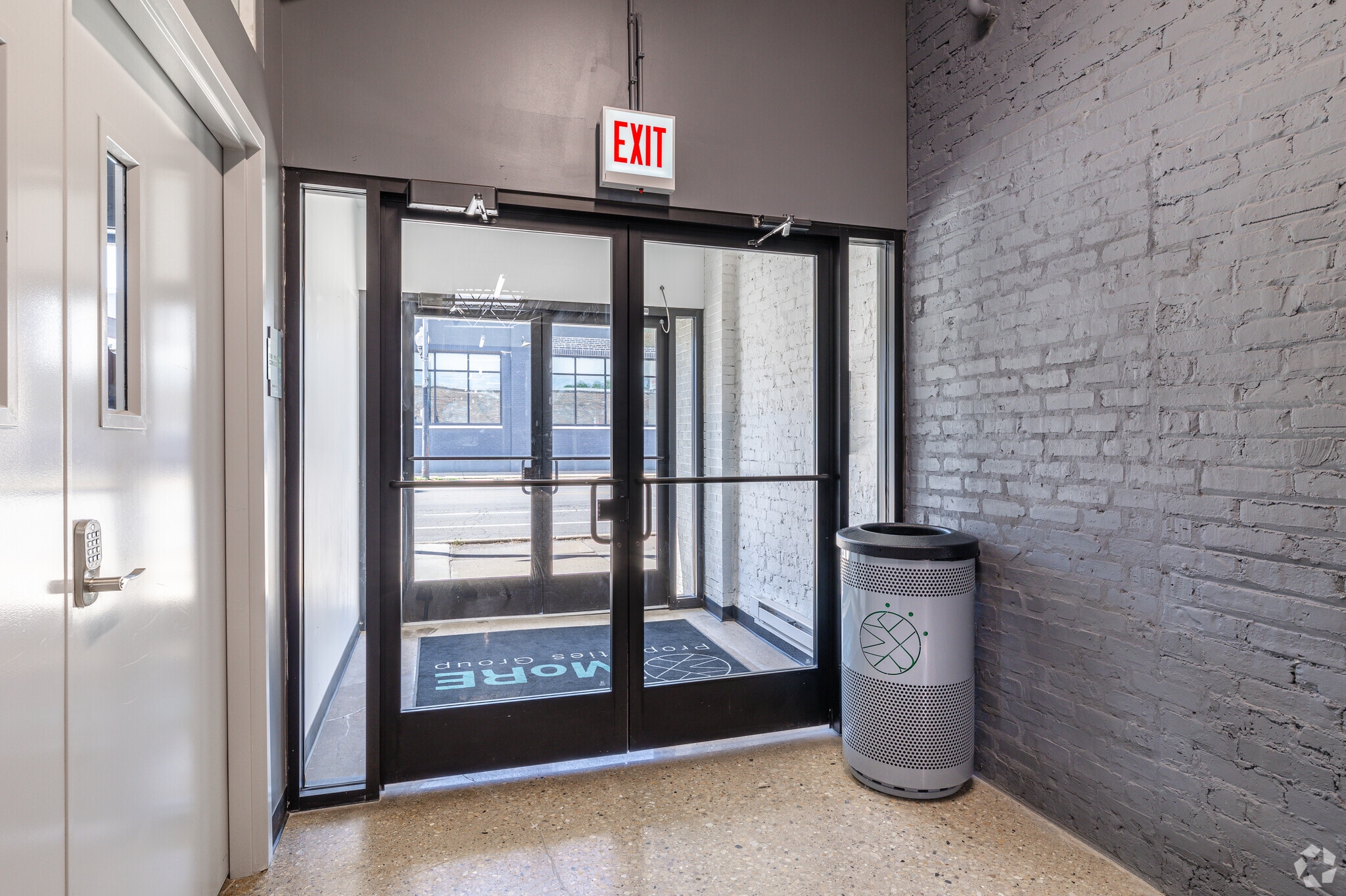 4256 W Diversey Ave, Chicago, IL à louer Photo intérieure– Image 1 sur 6