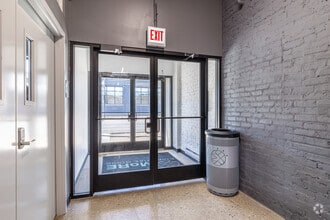 4256 W Diversey Ave, Chicago, IL à louer Photo intérieure– Image 1 sur 6