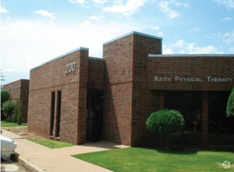 13301 N Meridian Ave, Oklahoma City, OK à louer - Photo de l’immeuble – Image 3 sur 4