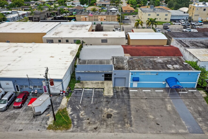 2120 SW 60th Ter, Miramar, FL à vendre - Photo de l’immeuble – Image 3 sur 15