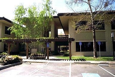2100 Geng Rd, Palo Alto, CA à louer - Photo principale – Image 3 sur 9
