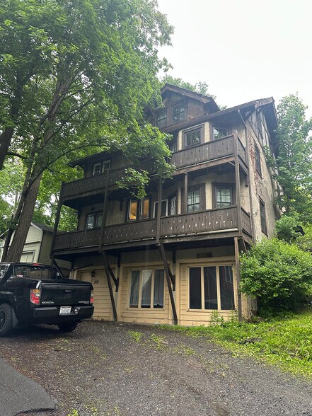 106 S Quarry St, Ithaca, NY à vendre - Photo principale – Image 1 sur 45