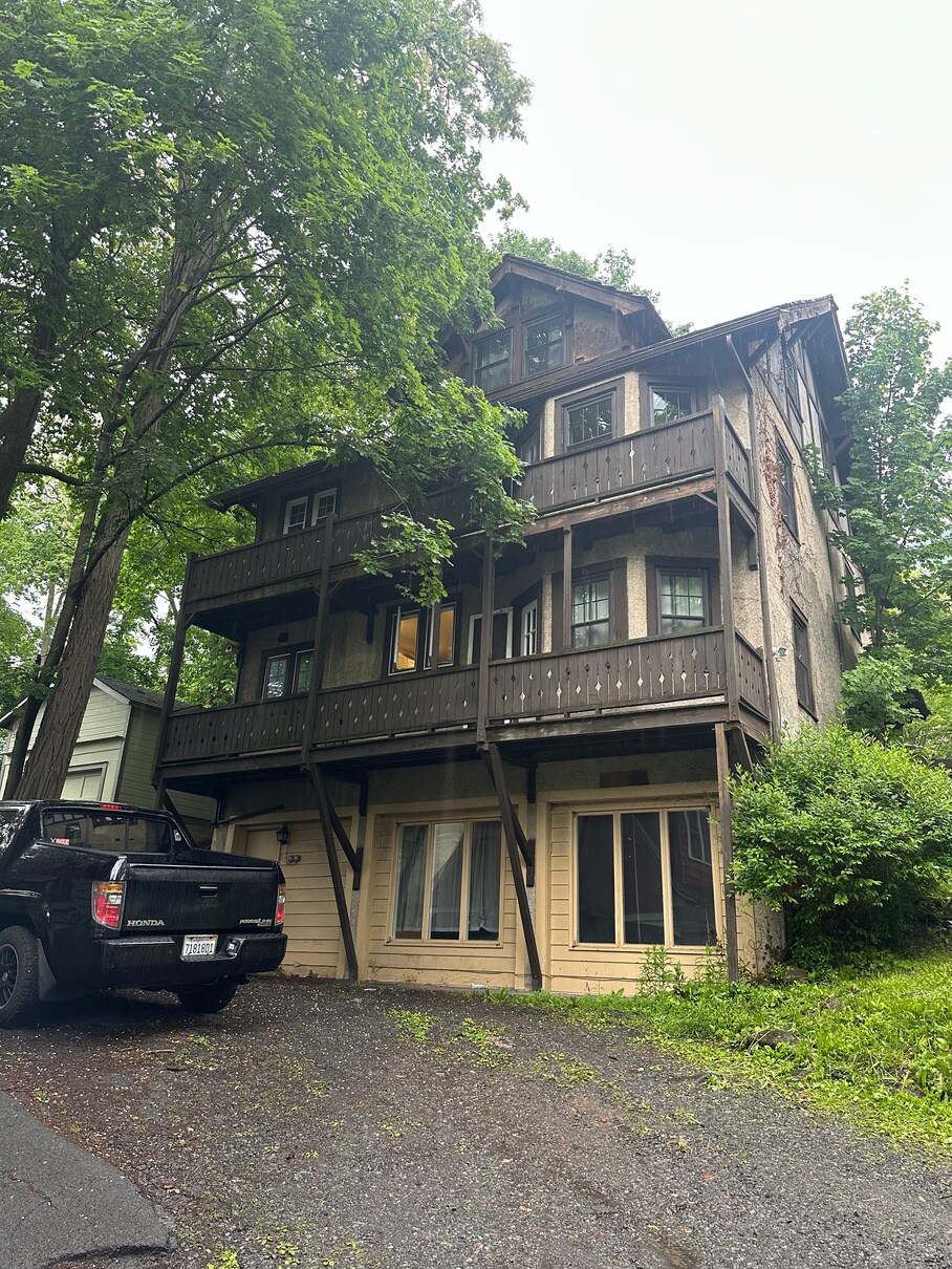 106 S Quarry St, Ithaca, NY à vendre Photo principale– Image 1 sur 46
