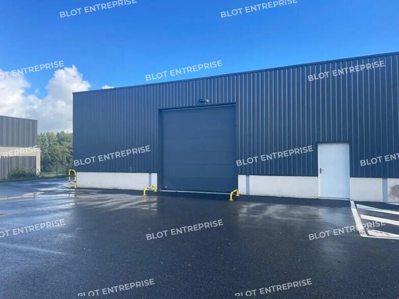 Local d’activités dans Noyal à louer - Photo de l’immeuble – Image 3 sur 3