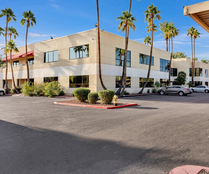 11225 N 28th Dr, Phoenix, AZ à louer - Photo de l’immeuble – Image 1 sur 6