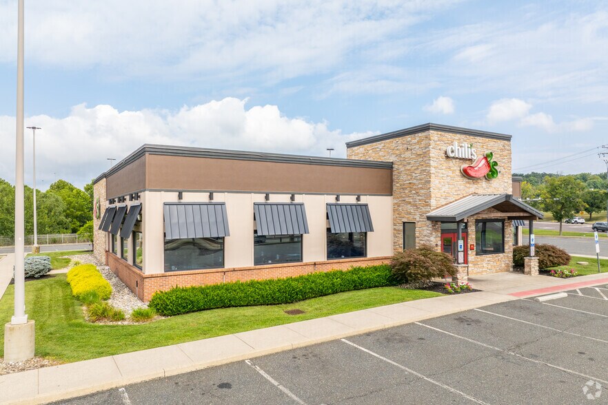 220 Upland Square Dr, Pottstown, PA à vendre - Photo de l’immeuble – Image 2 sur 8