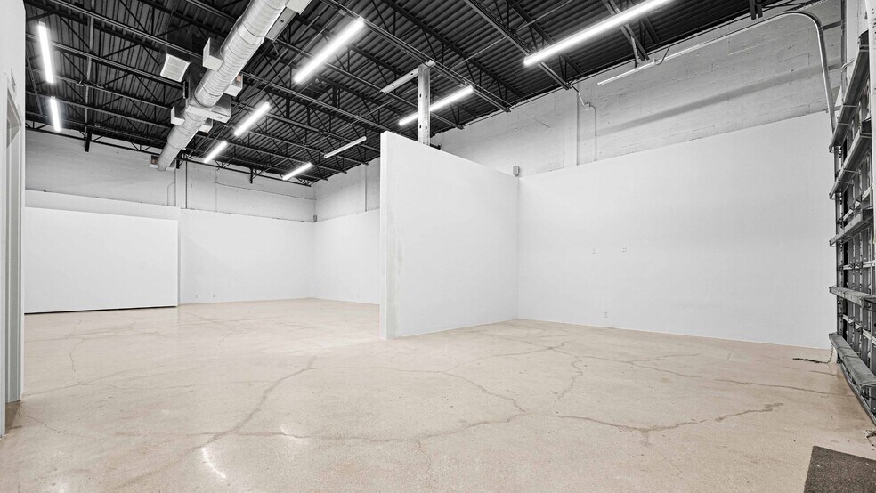 1015 NW 23rd St, Miami, FL à louer - Photo de l’immeuble – Image 3 sur 8