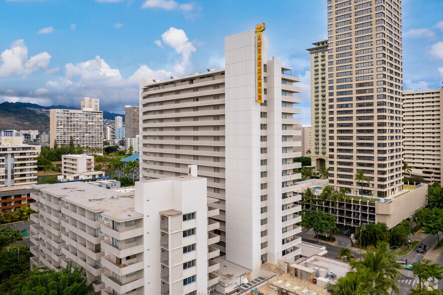 2040 Kuhio Ave, Honolulu, HI à louer - Photo principale – Image 1 sur 7