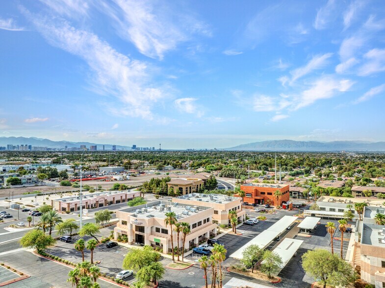 2920 N Green Valley Pky, Henderson, NV à louer - Photo de l’immeuble – Image 3 sur 36