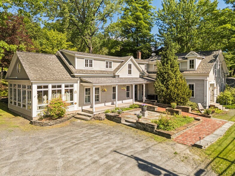 299 Mountain Rd, Stowe, VT à vendre - Photo de l’immeuble – Image 2 sur 17