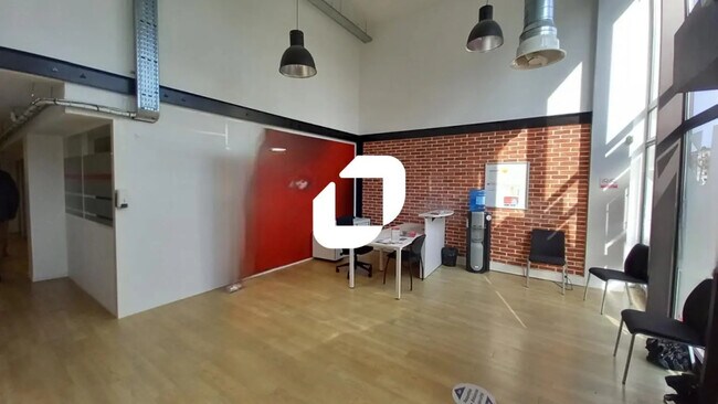 Plus de détails pour 677 Bis Avenue De La République, Lille - Bureau à louer