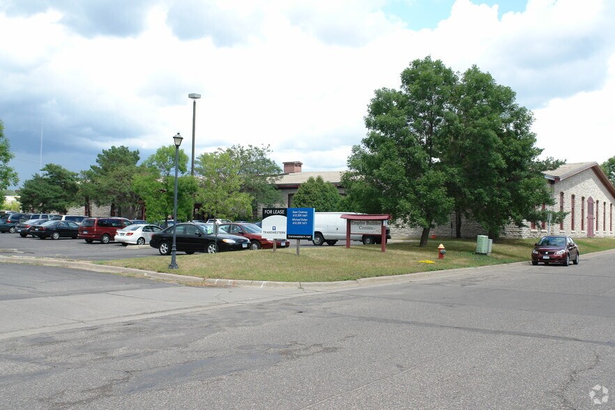 23 Empire Dr, Saint Paul, MN à louer - Photo de l’immeuble – Image 3 sur 7