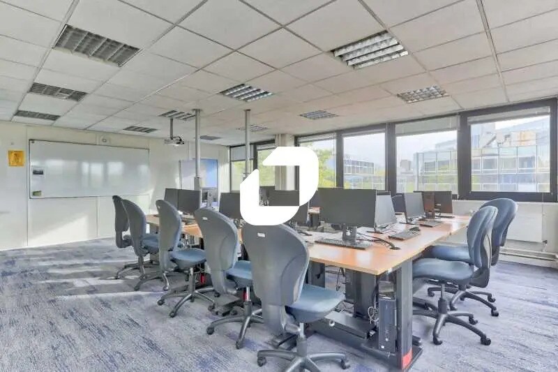 Bureau dans Évry-Courcouronnes à louer - Photo de l’immeuble – Image 2 sur 21