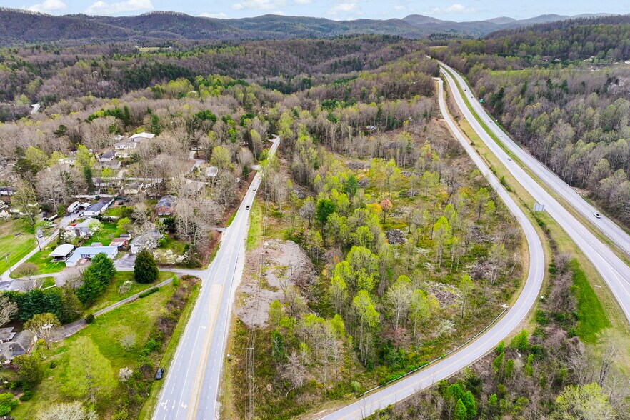 110 Laurel Acres Ln, Flat Rock, NC à vendre - Photo de l’immeuble – Image 3 sur 21