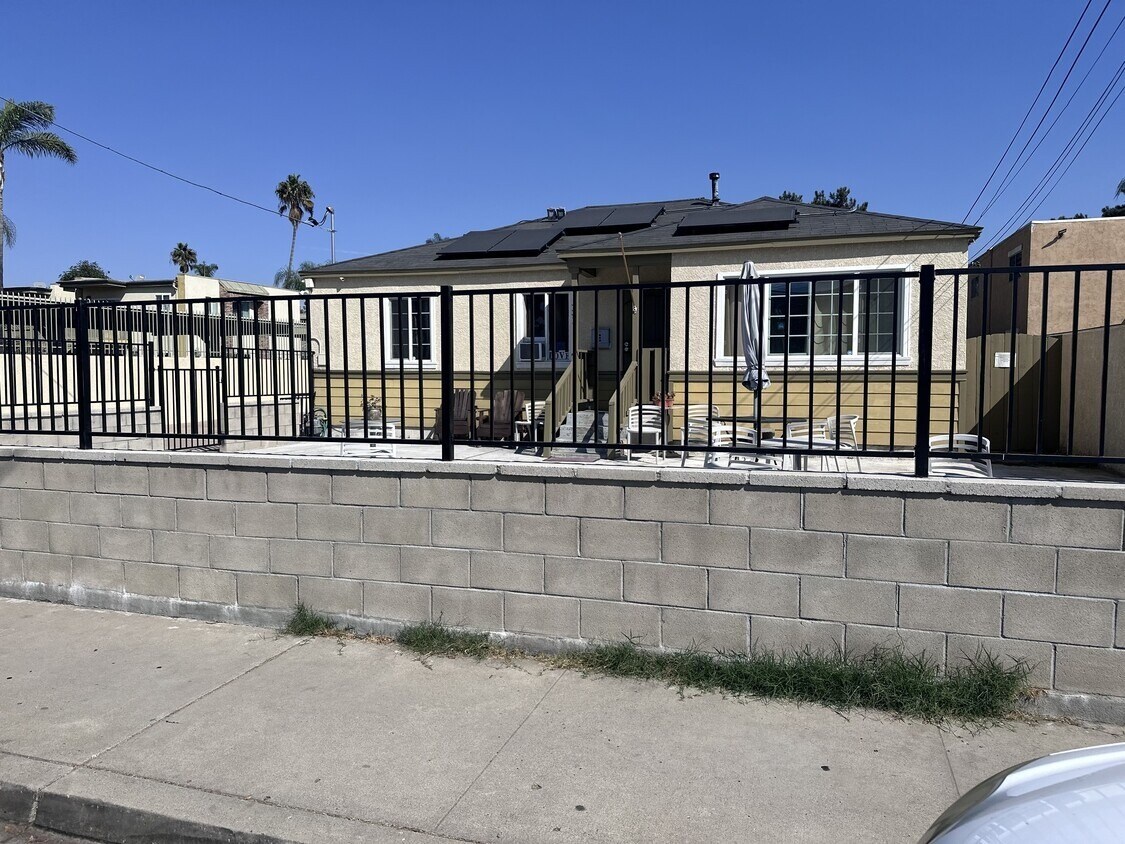 431 Graves Ave, El Cajon, CA à vendre Photo de l’immeuble– Image 1 sur 5