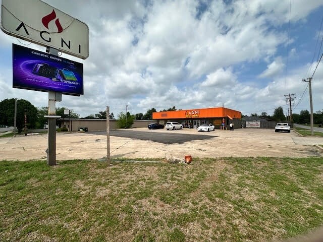 8201 NW 10th St, Oklahoma City, OK à vendre Photo principale– Image 1 sur 33