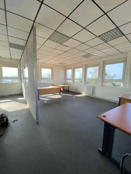 Bureau dans Le Havre à louer - Photo de l’immeuble – Image 3 sur 3
