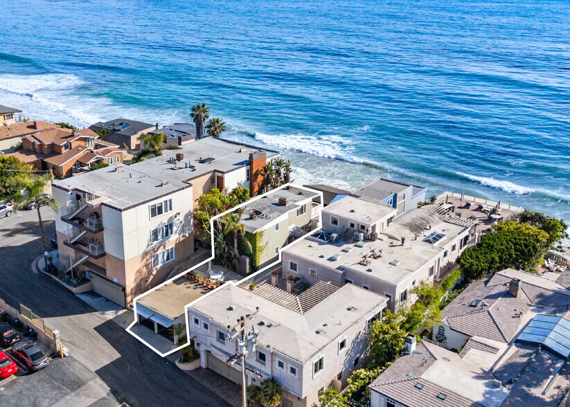 689 Sleepy Hollow Ln, Laguna Beach, CA à vendre - Photo de l’immeuble – Image 1 sur 10