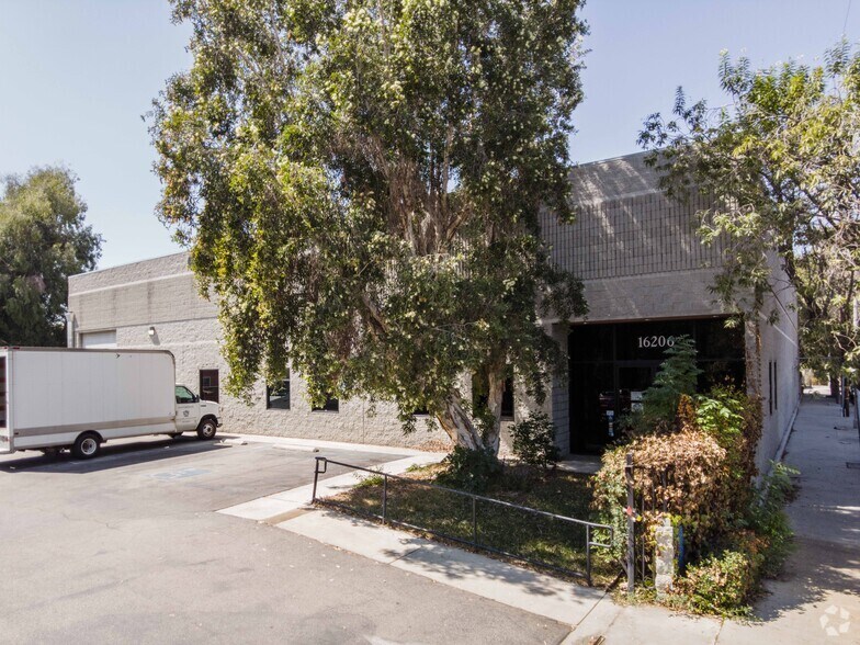 16216 Kittridge St, Van Nuys, CA à louer - Photo principale – Image 1 sur 4