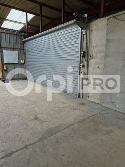 Local d’activités dans Saint-Martin-sur-le-Pré à louer - Photo de l’immeuble – Image 2 sur 4