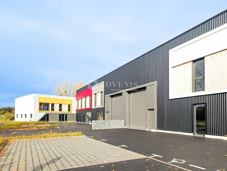 Local d'activités dans Montauban-de-Bretagne à vendre - Photo de l’immeuble – Image 3 sur 6