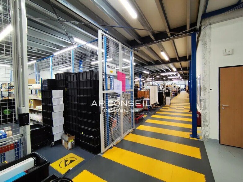 Bureau dans Élancourt à louer - Photo intérieure – Image 2 sur 7