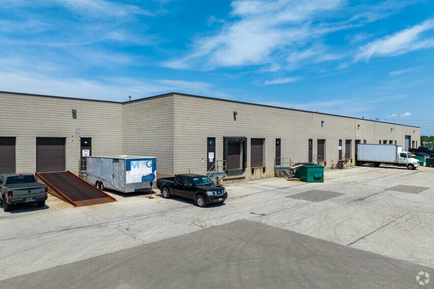 6535 Millcreek Dr, Mississauga, ON à louer - Photo de l’immeuble – Image 2 sur 5