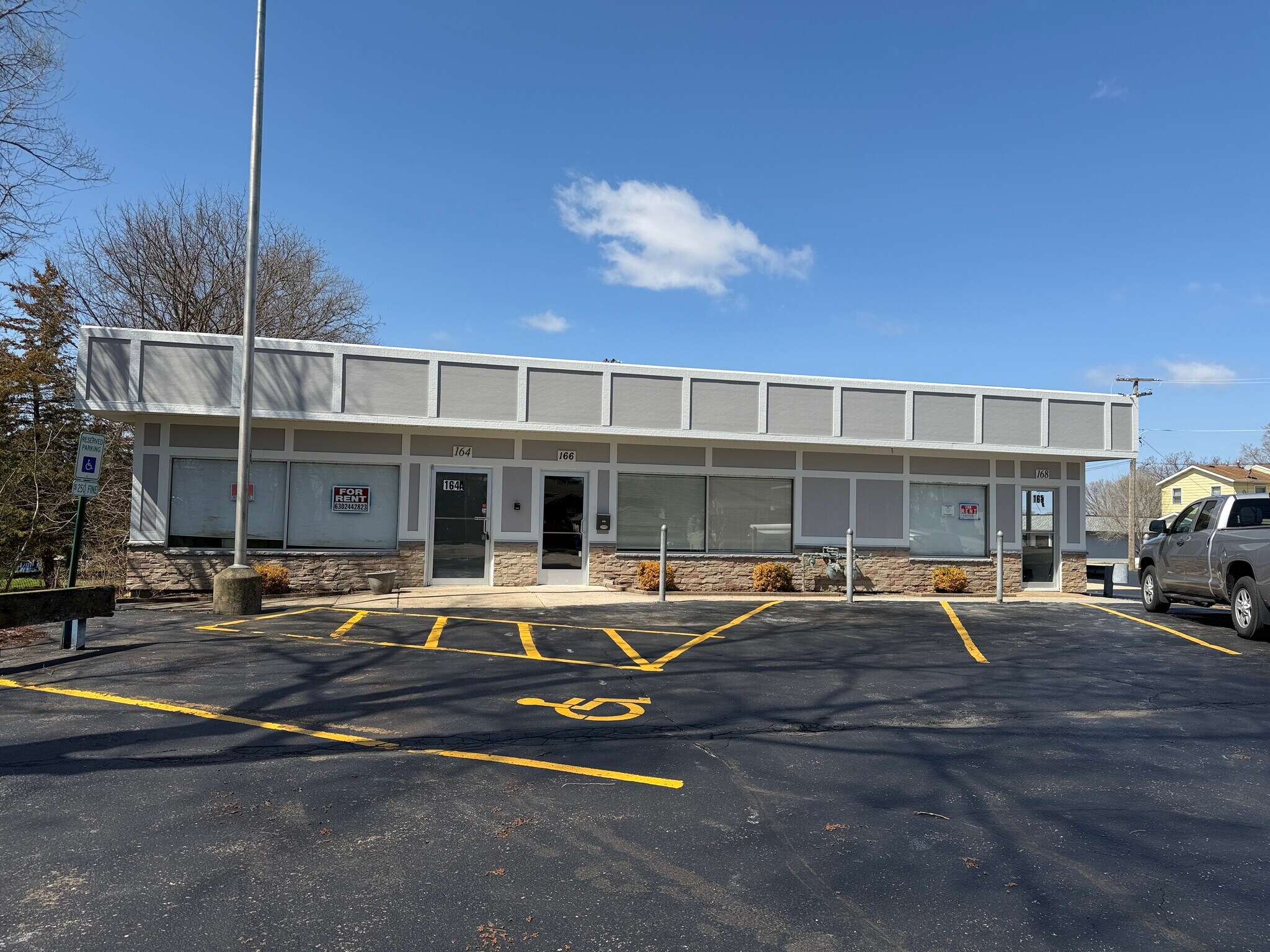 164-166 N Gilbert St, South Elgin, IL à louer Photo principale– Image 1 sur 10