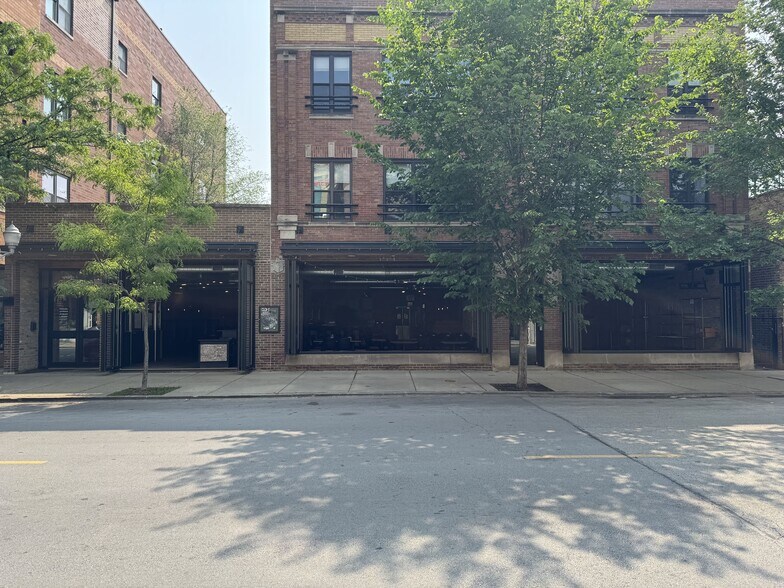 3211-3215 N Sheffield Ave, Chicago, IL à louer - Photo de l’immeuble – Image 2 sur 7