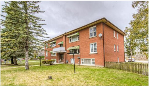 15 Floral Cres, Kitchener, ON à vendre Photo de l’immeuble– Image 1 sur 3