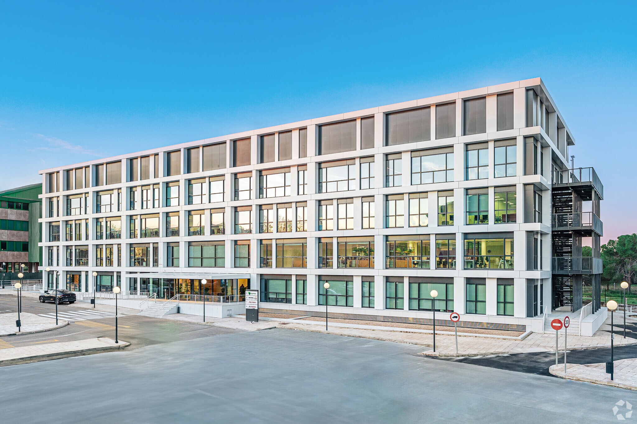 Camino Cerro de los Gamos, 1, Pozuelo de Alarcón, Madrid à louer Photo de l’immeuble– Image 1 sur 22