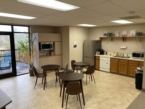 405 Little Lake Dr, Ann Arbor, MI à louer Photo intérieure– Image 2 sur 9