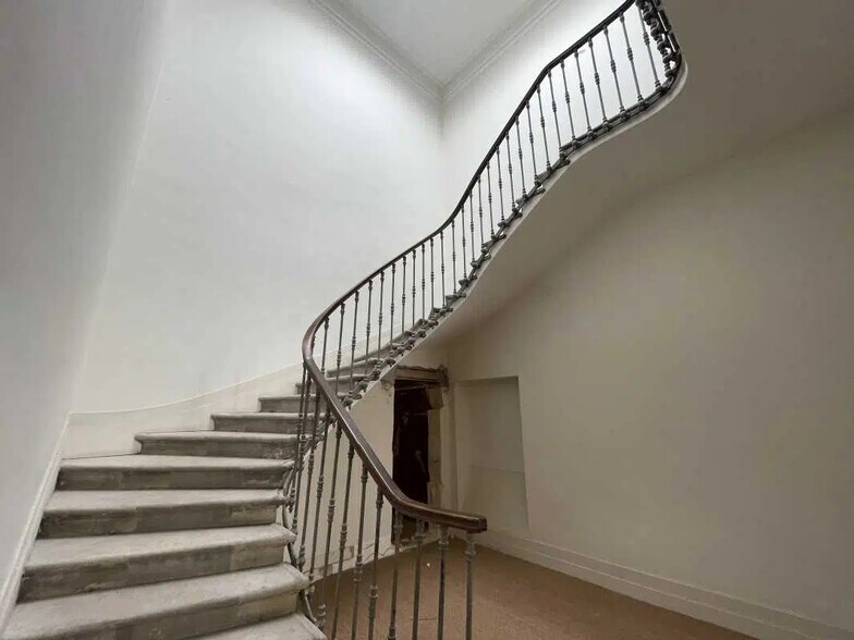 Bureau dans Bordeaux à vendre - Hall d’entrée – Image 3 sur 3