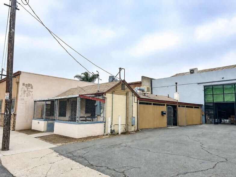 132-144 S Orange Ave, El Cajon, CA à louer - Photo de l’immeuble – Image 2 sur 11