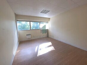 Local d’activités dans SAINT-OUEN-L'AUMONE à louer Photo de l’immeuble– Image 2 sur 3