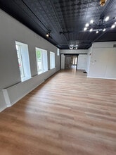 141 S Batavia Ave, Batavia, IL à louer Photo intérieure– Image 2 sur 16