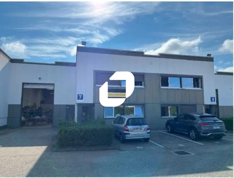Bureau dans Décines-Charpieu à louer - Photo de l’immeuble – Image 3 sur 14