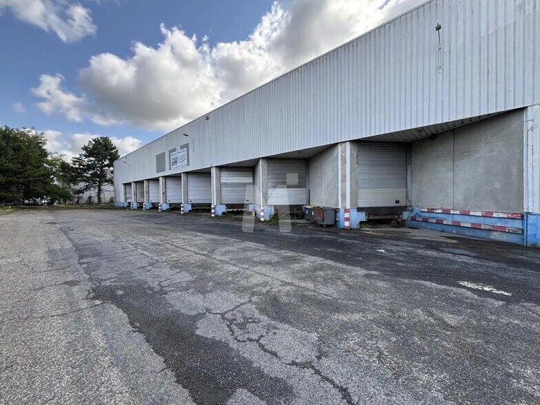 Local d’activités dans Wissous à louer - Photo de l’immeuble – Image 1 sur 5