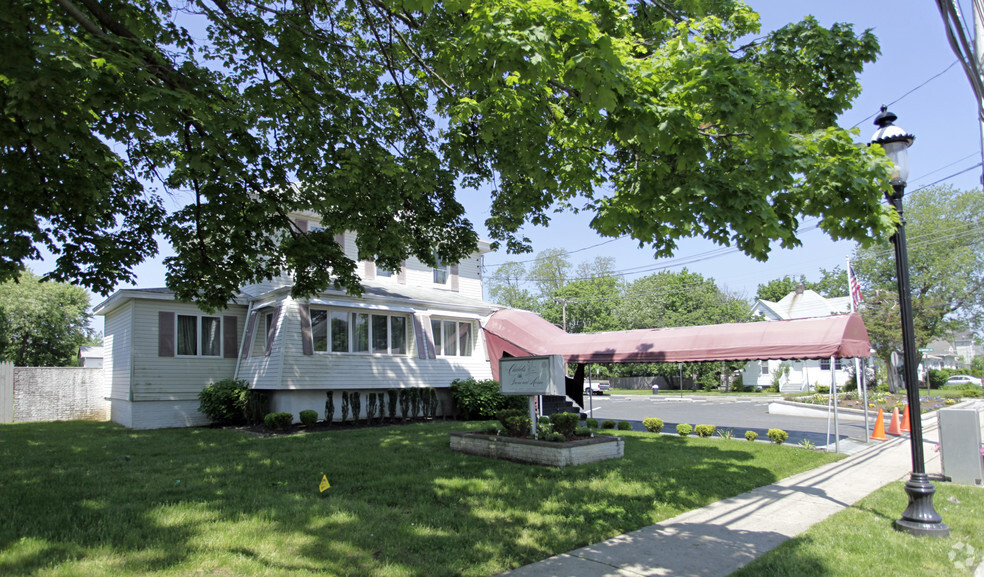 364 Shrewsbury Ave, Red Bank, NJ à vendre - Photo de l’immeuble – Image 2 sur 3