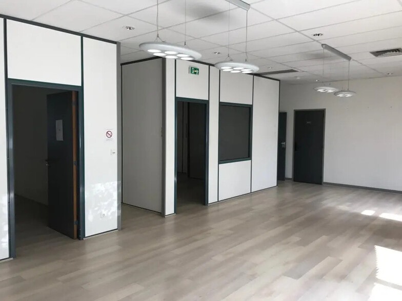 Local d’activités dans Saint-Genis-Pouilly à louer - Photo intérieure – Image 3 sur 11