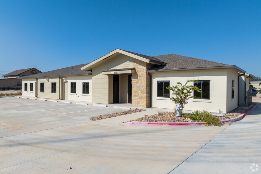 1667 N Highway 183, Leander, TX à louer - Photo de l’immeuble – Image 2 sur 13