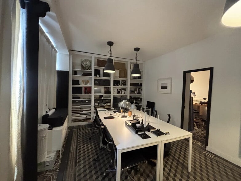 41 Rue Montcalm, Paris à louer - Photo de l’immeuble – Image 3 sur 9