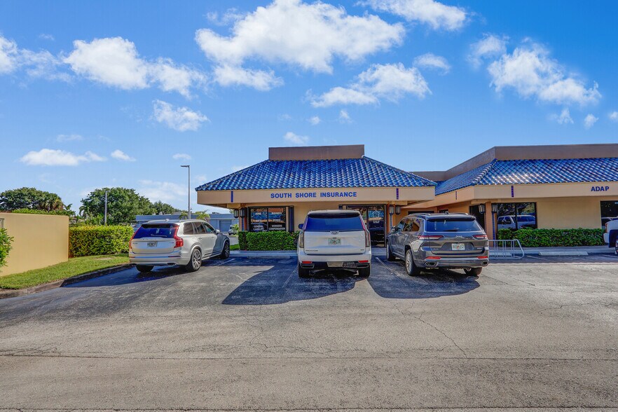 955 SE Central Pky, Stuart, FL à louer - Photo de l’immeuble – Image 2 sur 20