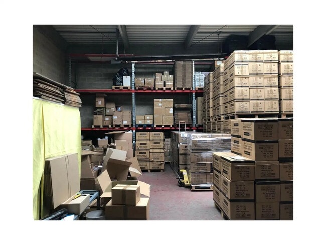 Plus de détails pour Local d'activités à louer