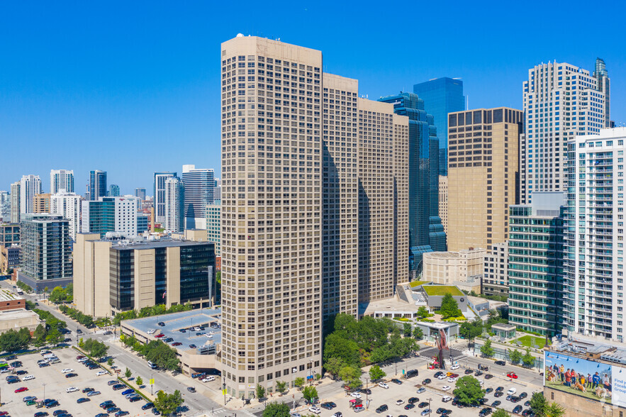 555 W Madison St, Chicago, IL à louer - Photo de l’immeuble – Image 2 sur 35